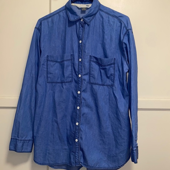 Old Navy Womens Boyfriend Button Up Shirt Size Medium Blue Chambray Blouse Top - Picture 1 of 12